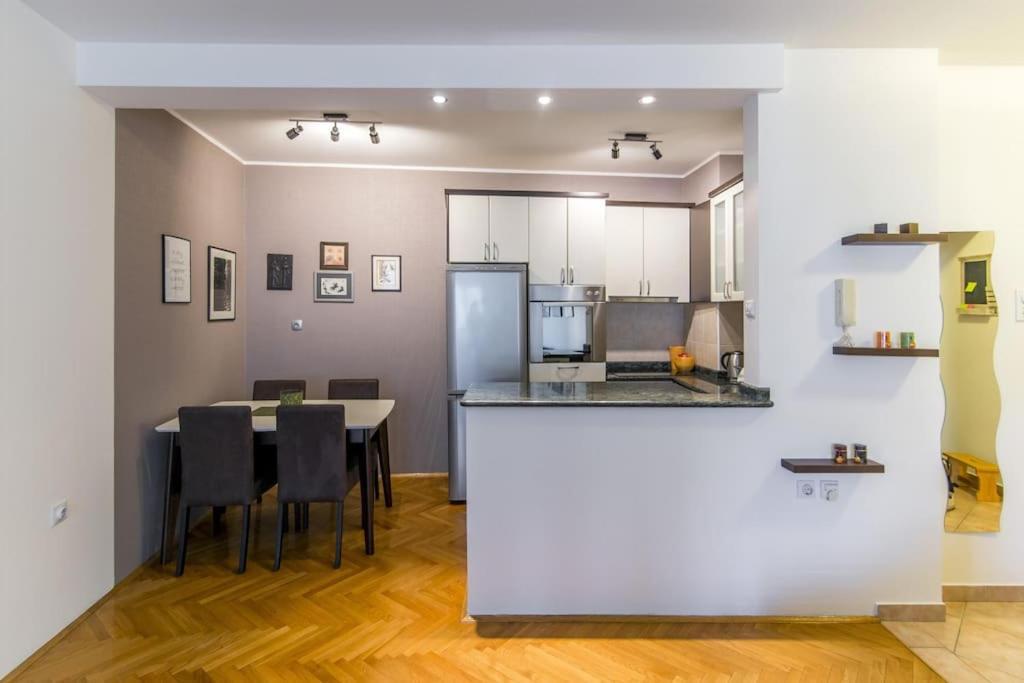 Modern Living Apts - Botanica - Private Parking Nowy Sad Zewnętrze zdjęcie